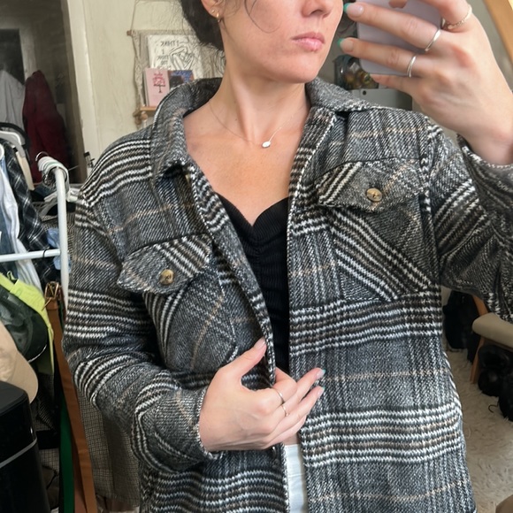 VICI Gray Plaid pocketed coat. Size S. Oversized fit - Picture 3 of 12